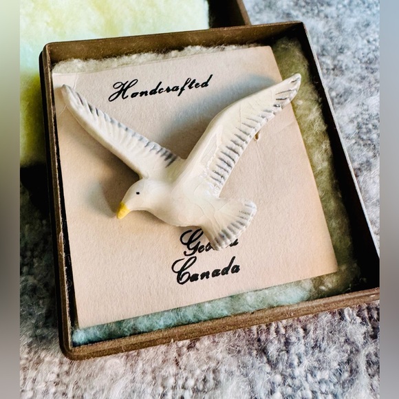 Vintage Handcrafted Canadian Gesena Ceramic Seagull Brooch - Picture 12 of 13
